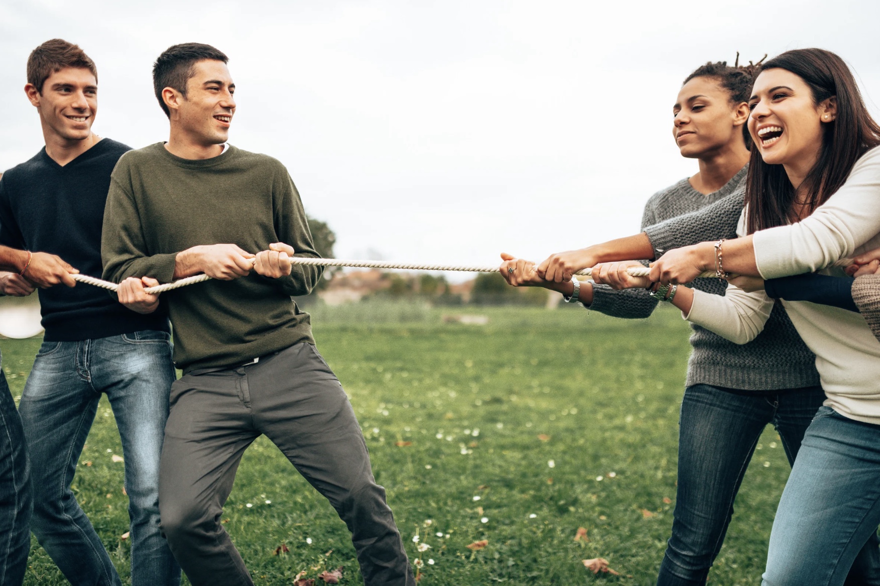 men vs women tug of war